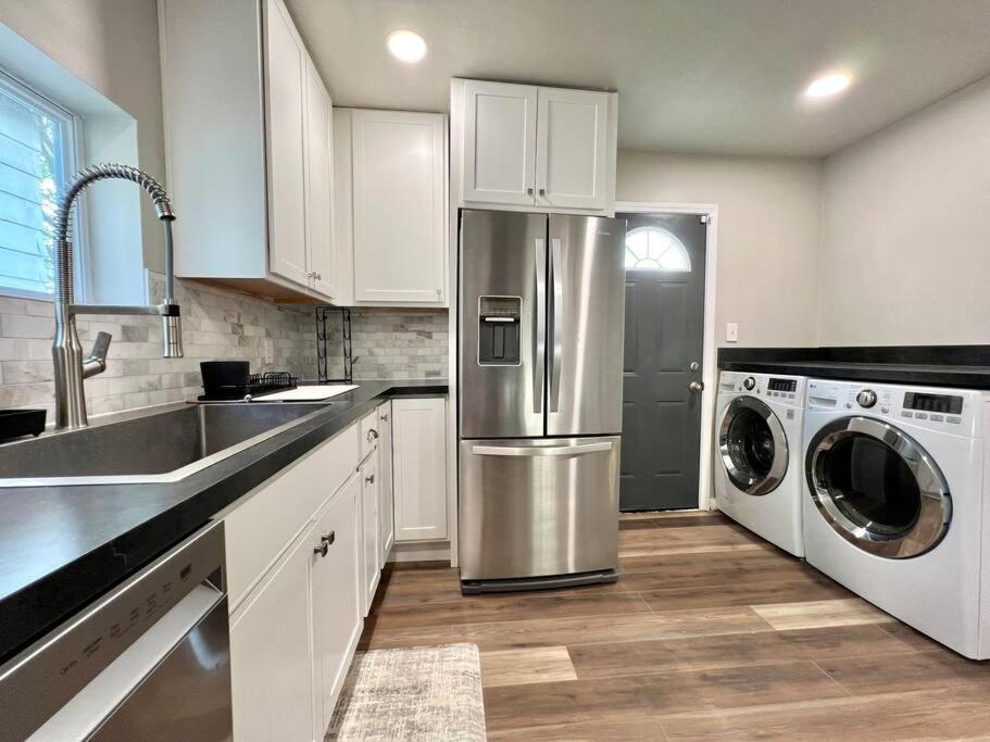 Modern Style Home Near Dt Indy & Major Attractions Индианаполис Экстерьер фото