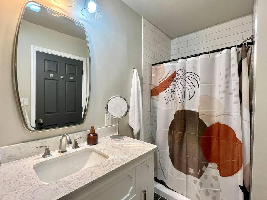 Modern Style Home Near Dt Indy & Major Attractions Индианаполис Экстерьер фото