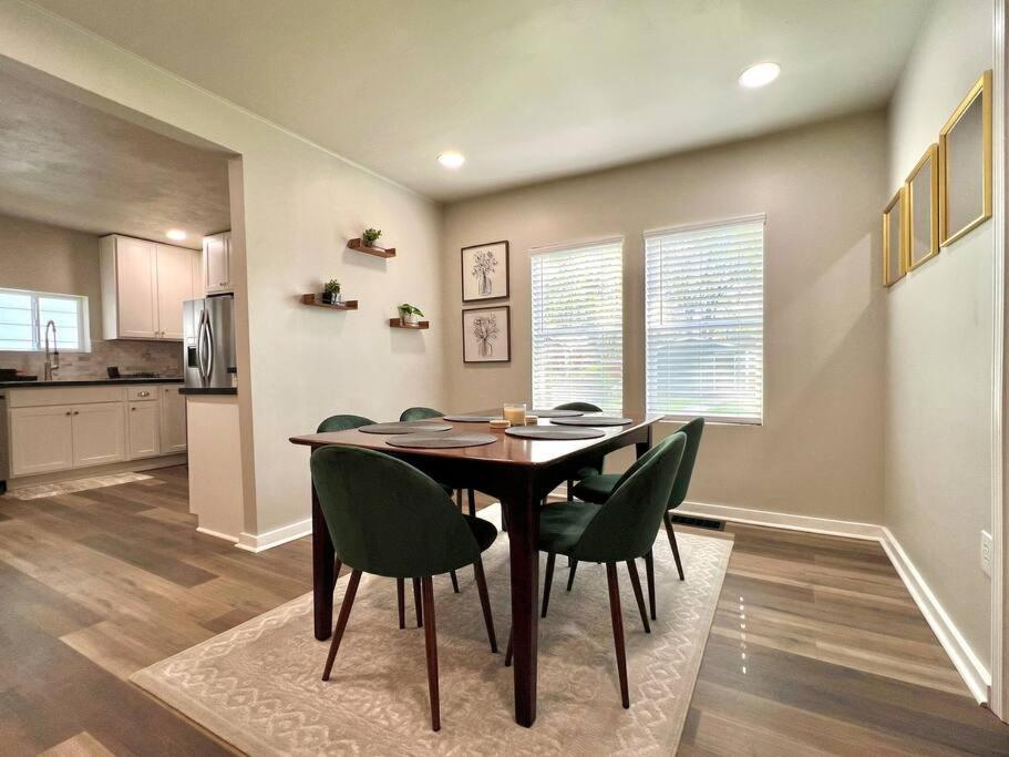 Modern Style Home Near Dt Indy & Major Attractions Индианаполис Экстерьер фото