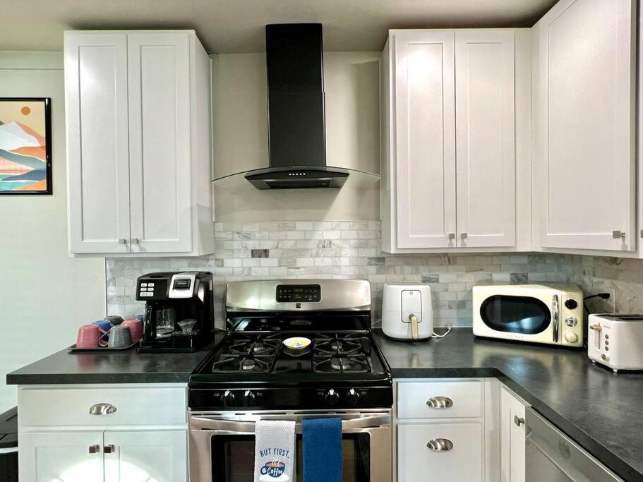 Modern Style Home Near Dt Indy & Major Attractions Индианаполис Экстерьер фото